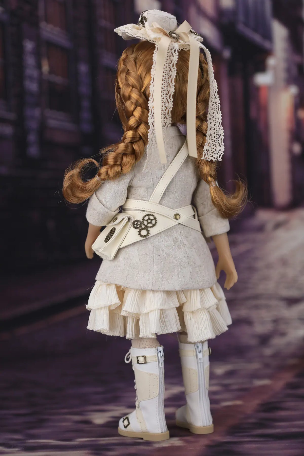 Ivory Explorer Lavinia (Limited Edition)