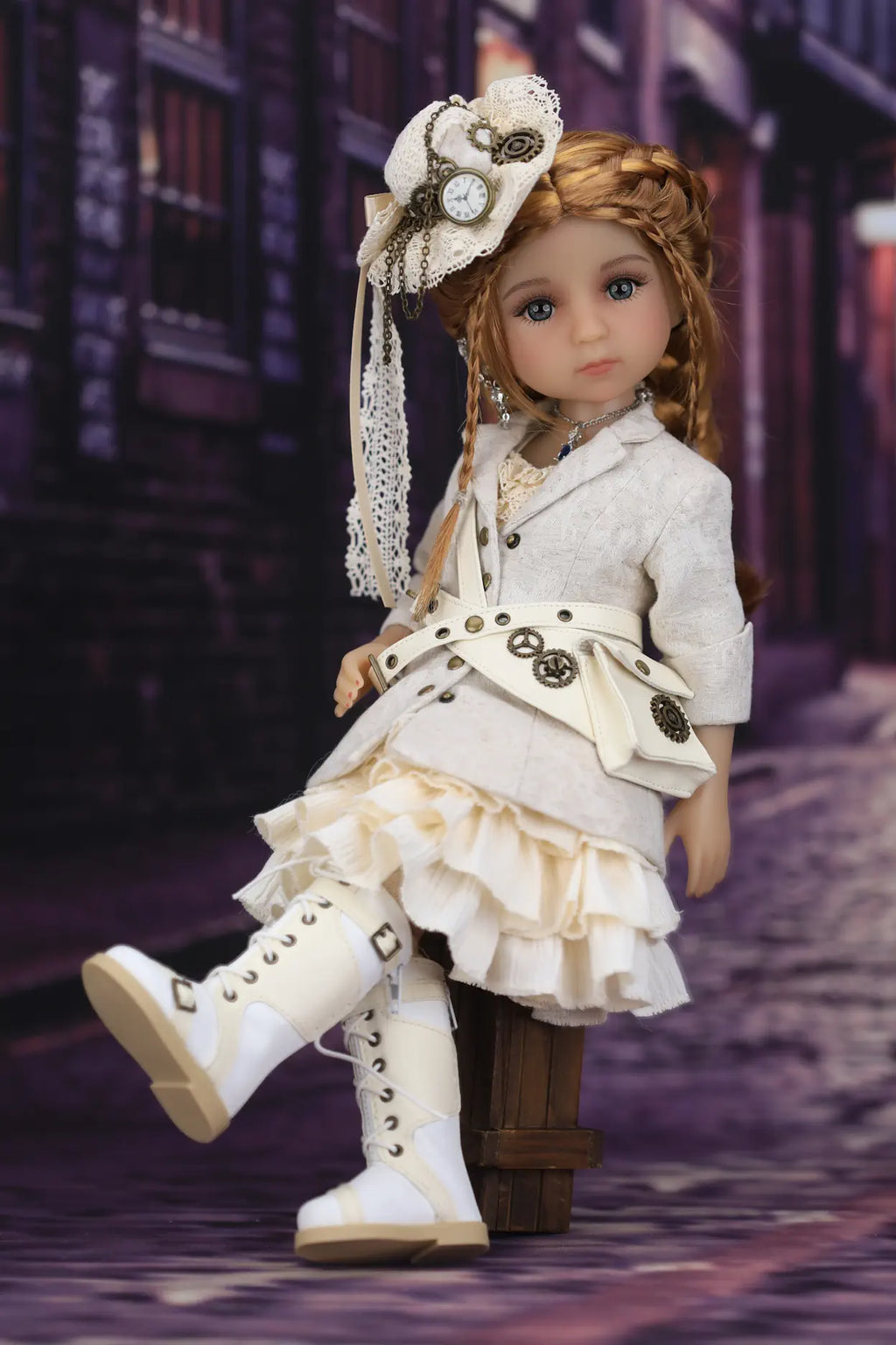 Ivory Explorer Lavinia (Limited Edition)