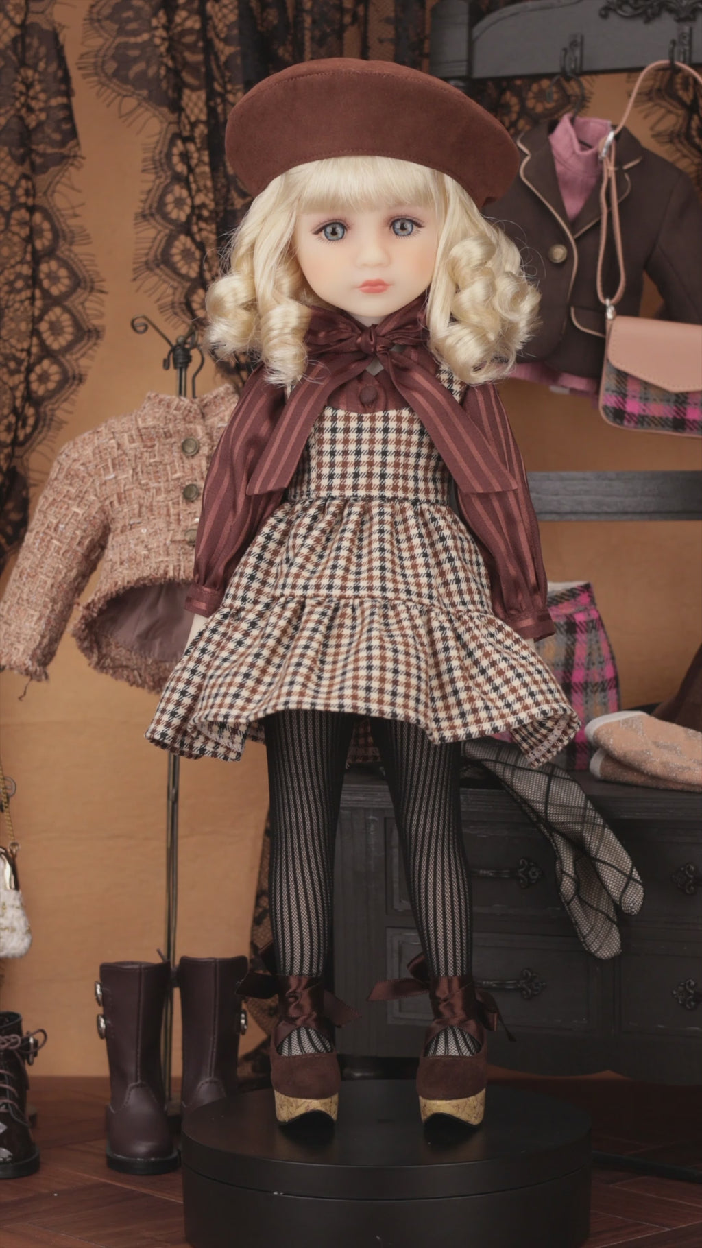 CheckChicEleganceOutfit 360 degree video