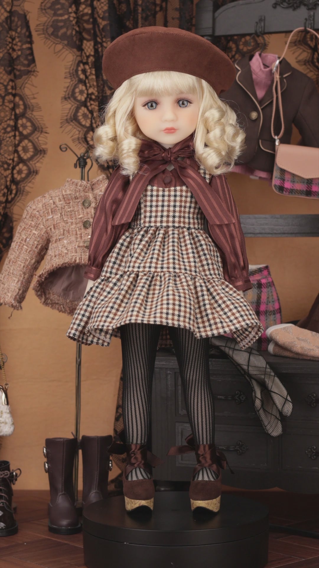 CheckChicEleganceOutfit 360 degree video