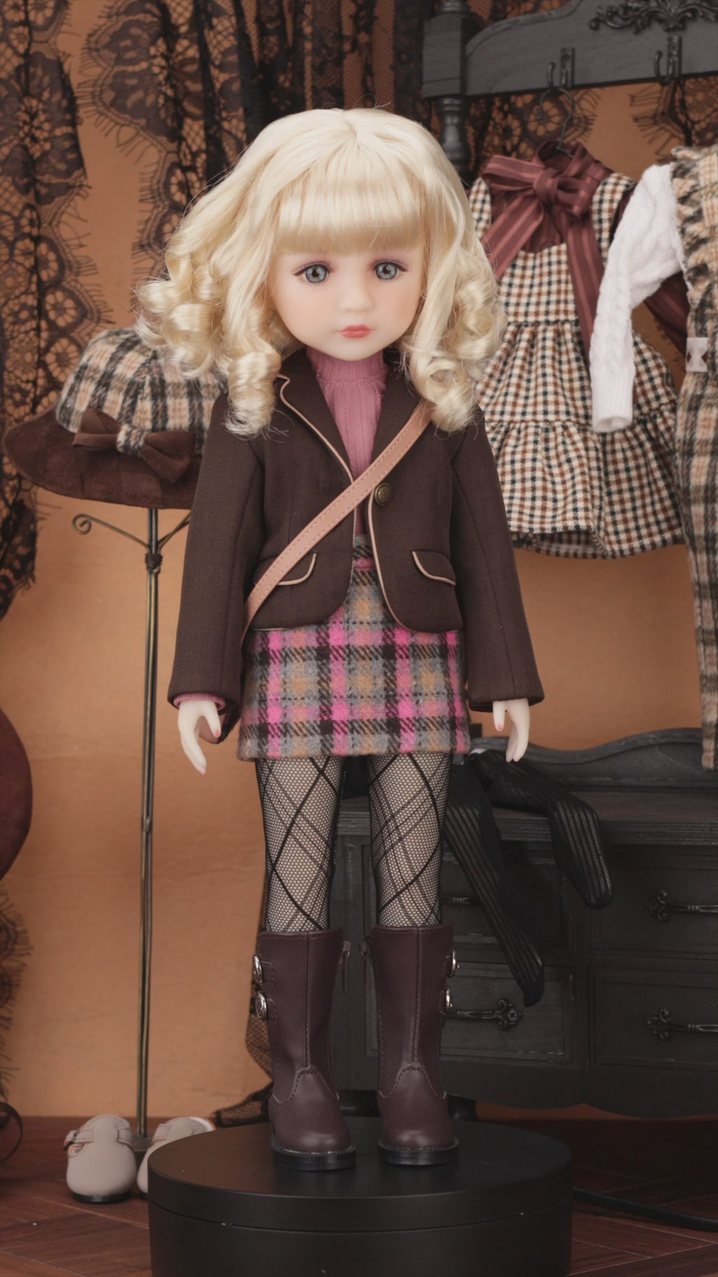 CheckChic-Molly 360 degree video