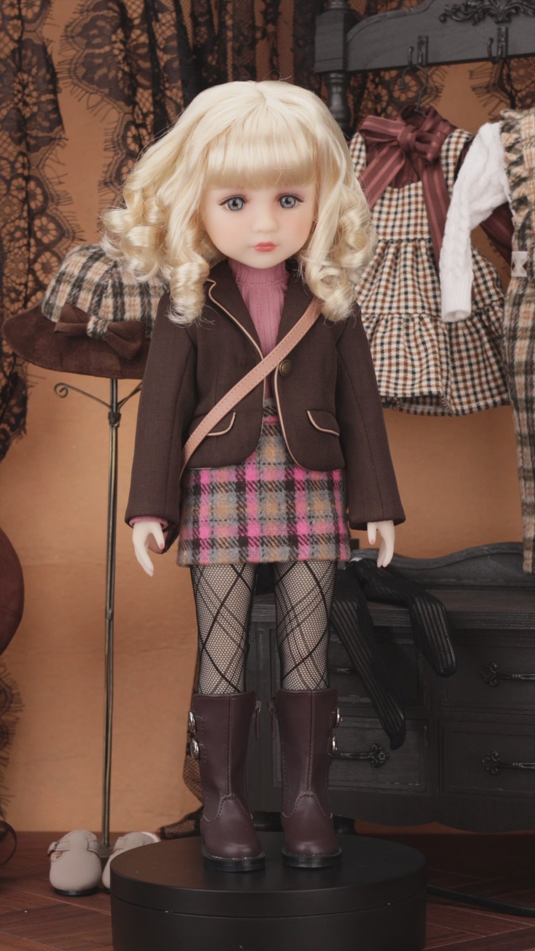 CheckChic-Molly 360 degree video