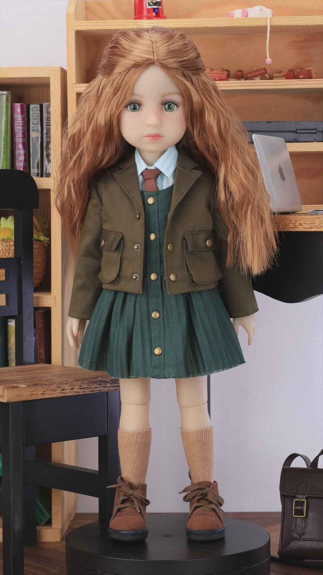 Ruby Red Fashion Friends Hazel 360 Degree Video